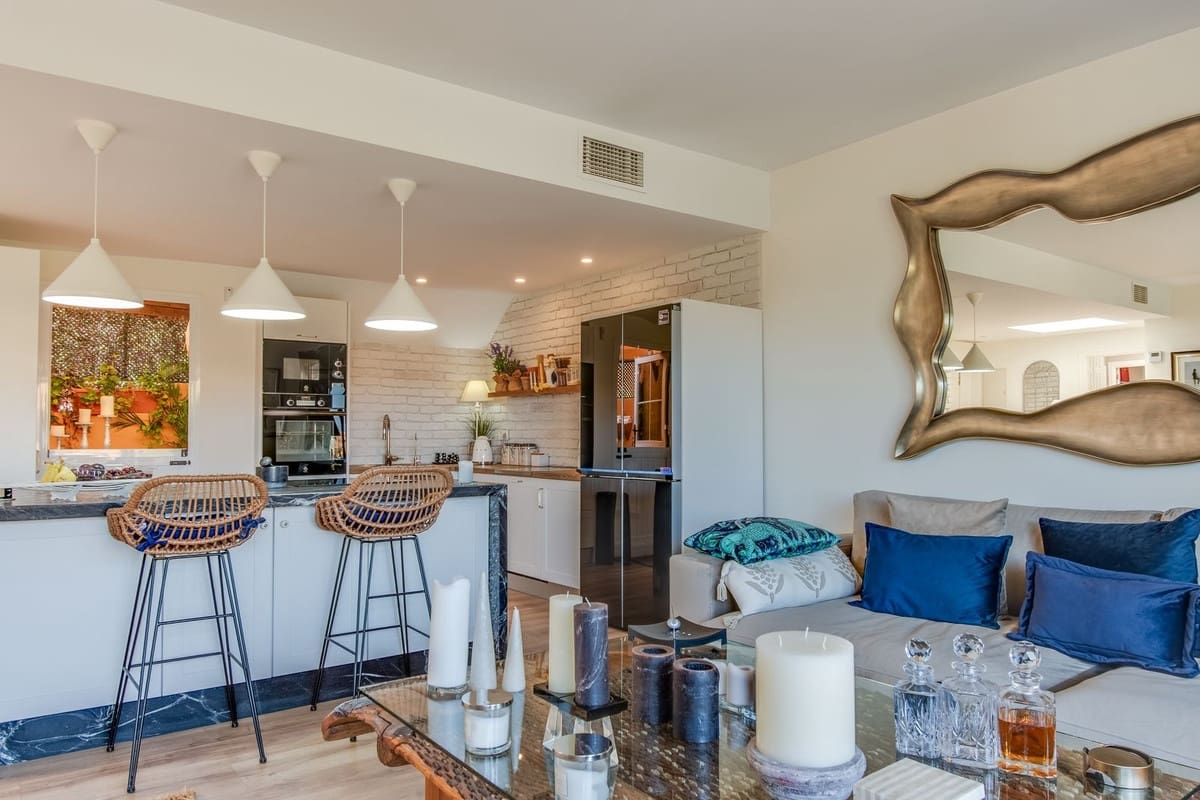 2 soverom Penthouse til salgs i La Duquesa / Puerto de la Duquesa med svømmebasseng garasje - € 399 000 (Ref: 9302011)