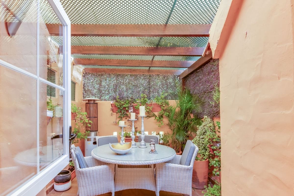 2 soverom Penthouse til salgs i La Duquesa / Puerto de la Duquesa med svømmebasseng garasje - € 399 000 (Ref: 9302011)