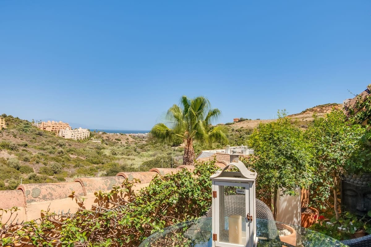 2 soverom Penthouse til salgs i La Duquesa / Puerto de la Duquesa med svømmebasseng garasje - € 399 000 (Ref: 9302011)