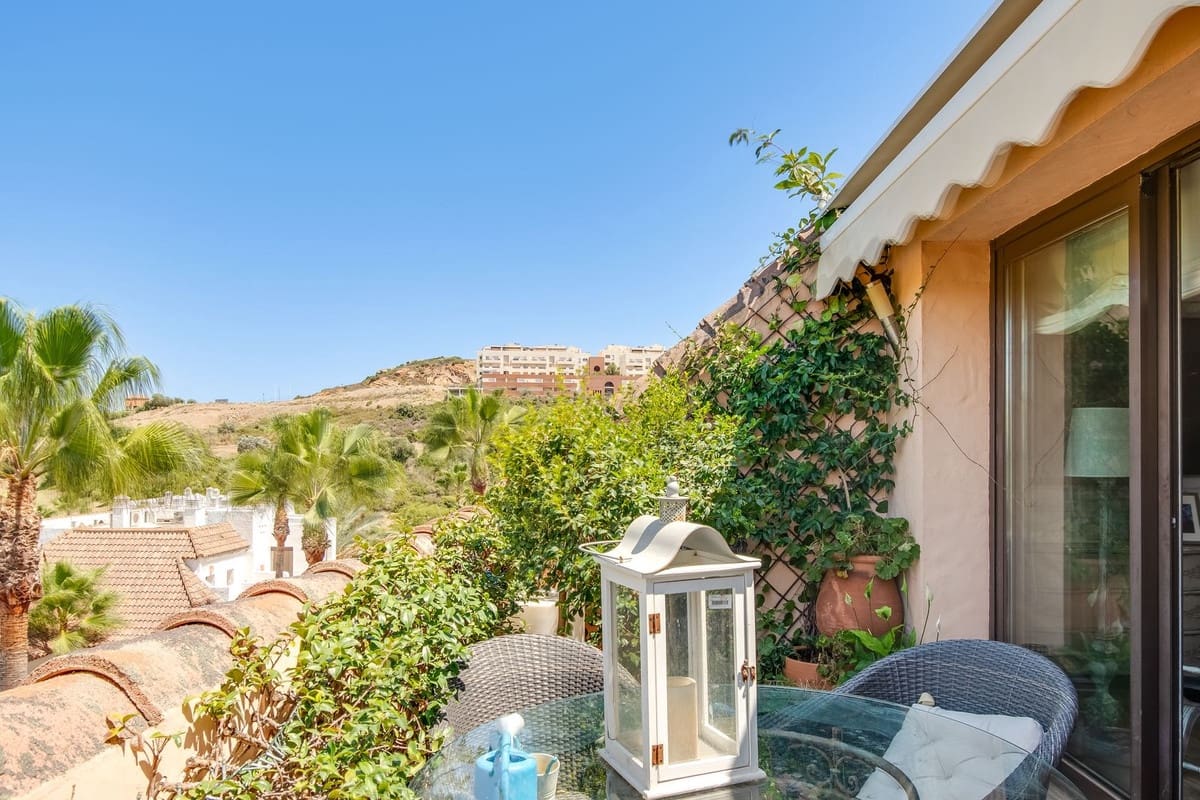 2 soverom Penthouse til salgs i La Duquesa / Puerto de la Duquesa med svømmebasseng garasje - € 399 000 (Ref: 9302011)