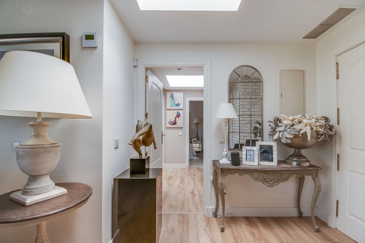 2 sypialnia Penthouse na sprzedaż w La Duquesa / Puerto de la Duquesa z basenem garażem - 399 000 € (Ref: 9302011)