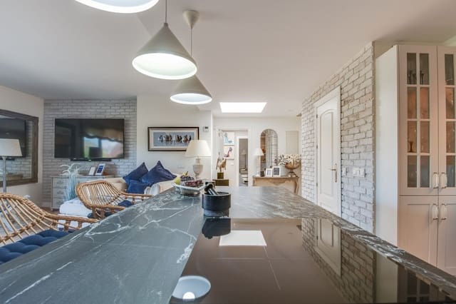 2 soveværelse Penthouse til salg i La Duquesa / Puerto de la Duquesa, Manilva med swimmingpool garage - € 399.000 (Ref: 9302011)