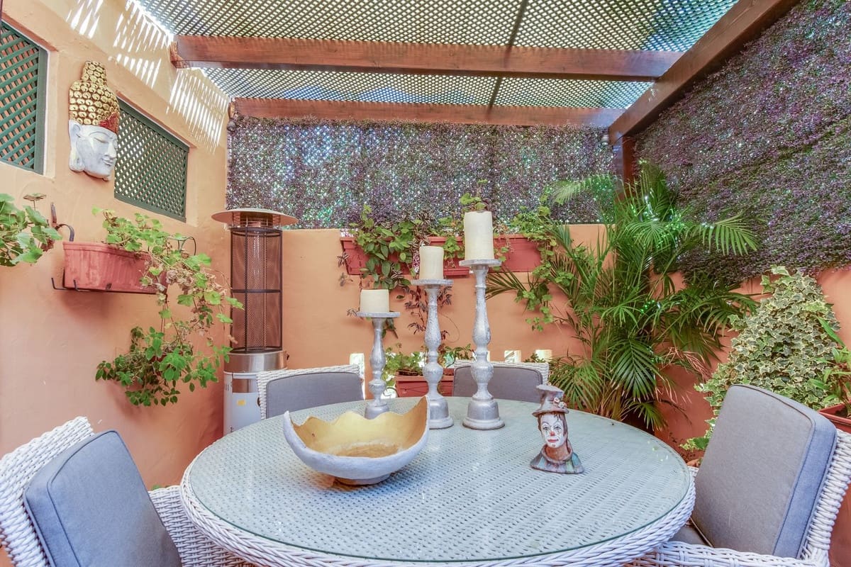 2 sypialnia Penthouse na sprzedaż w La Duquesa / Puerto de la Duquesa z basenem garażem - 399 000 € (Ref: 9302011)