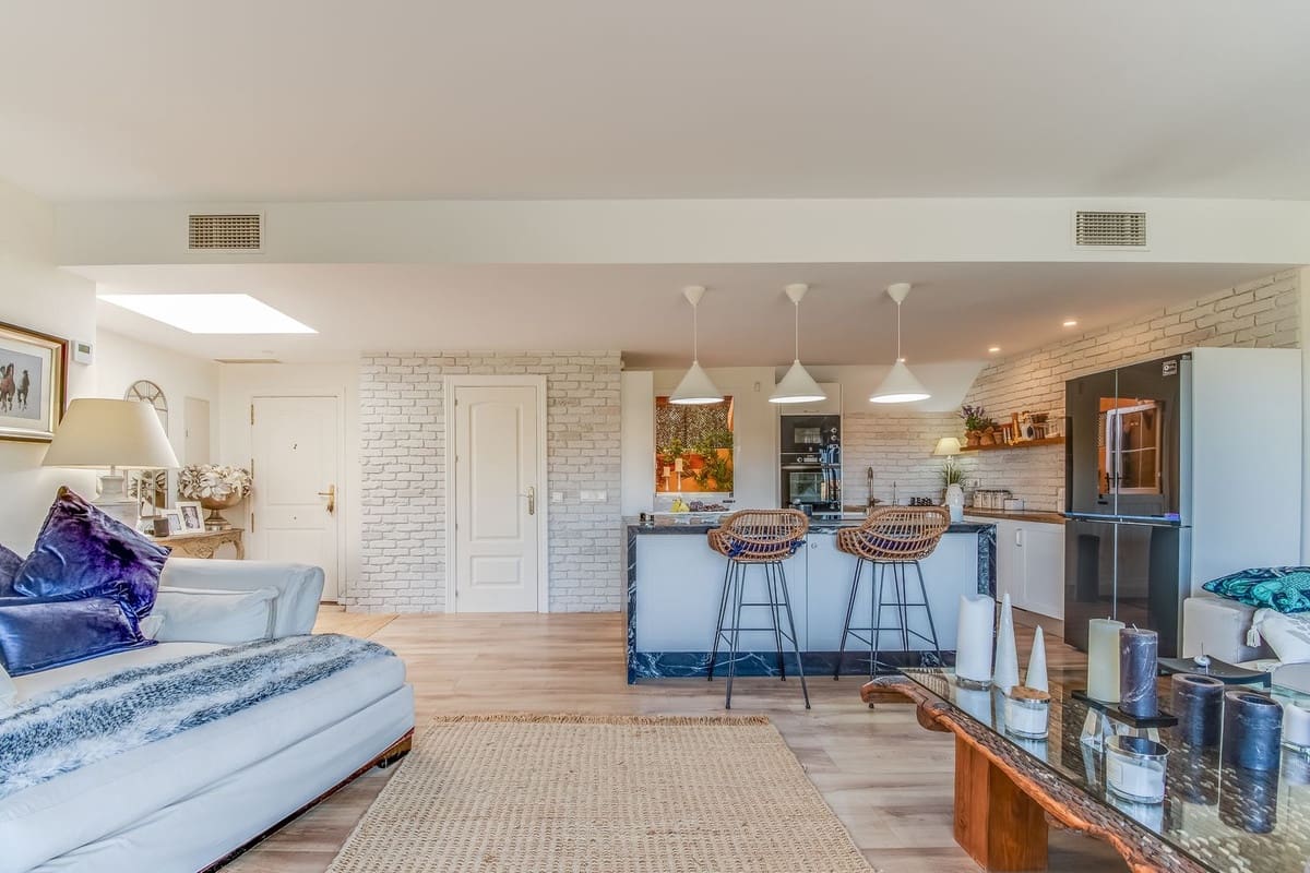 2 sypialnia Penthouse na sprzedaż w La Duquesa / Puerto de la Duquesa z basenem garażem - 399 000 € (Ref: 9302011)