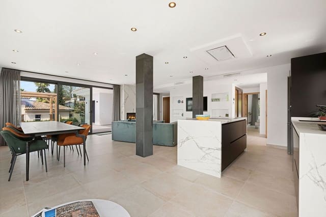 4 Zimmer Villa zu verkaufen in Marbella mit Pool Garage - 2.195.000 € (Ref: 9302012)