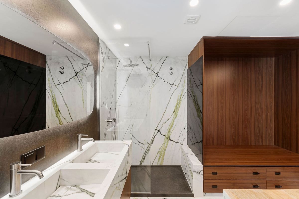 4 bedroom Villa for sale in Marbella with pool garage - € 2,195,000 (Ref: 9302012)