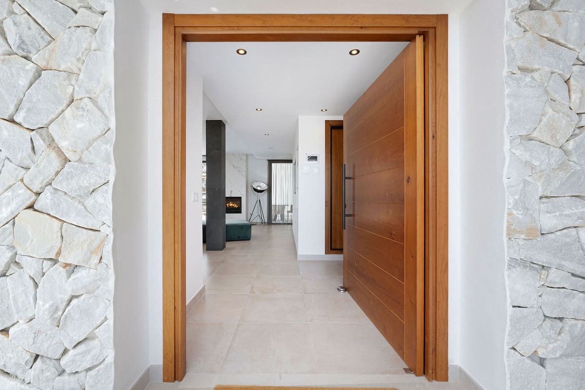 4 soveværelse Villa til salg i Marbella med swimmingpool garage - € 2.195.000 (Ref: 9302012)