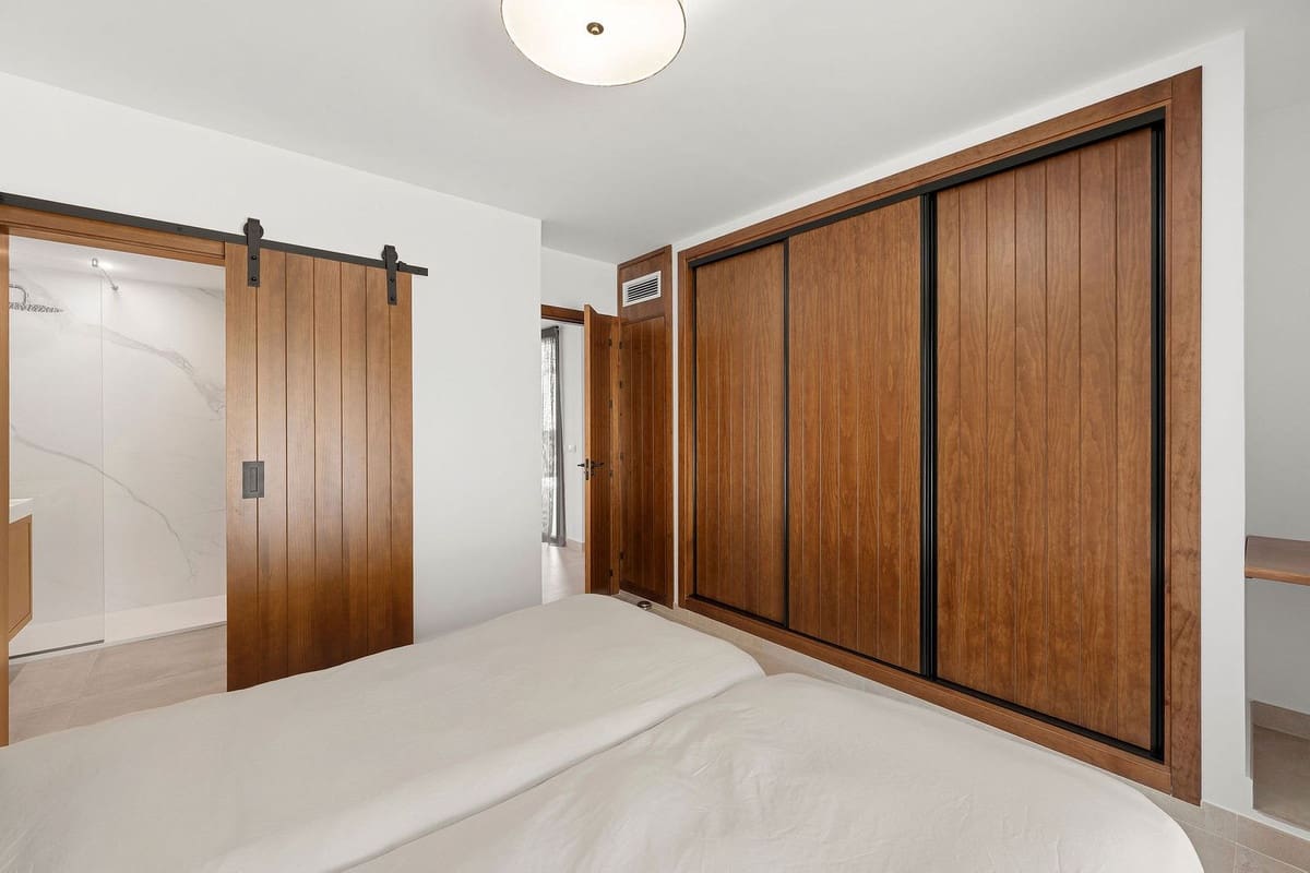 4 soveværelse Villa til salg i Marbella med swimmingpool garage - € 2.195.000 (Ref: 9302012)