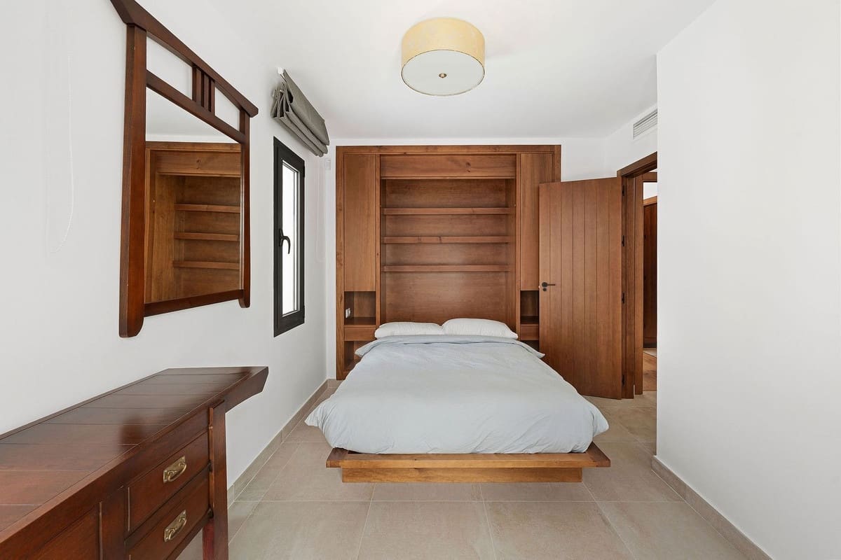 4 soveværelse Villa til salg i Marbella med swimmingpool garage - € 2.195.000 (Ref: 9302012)