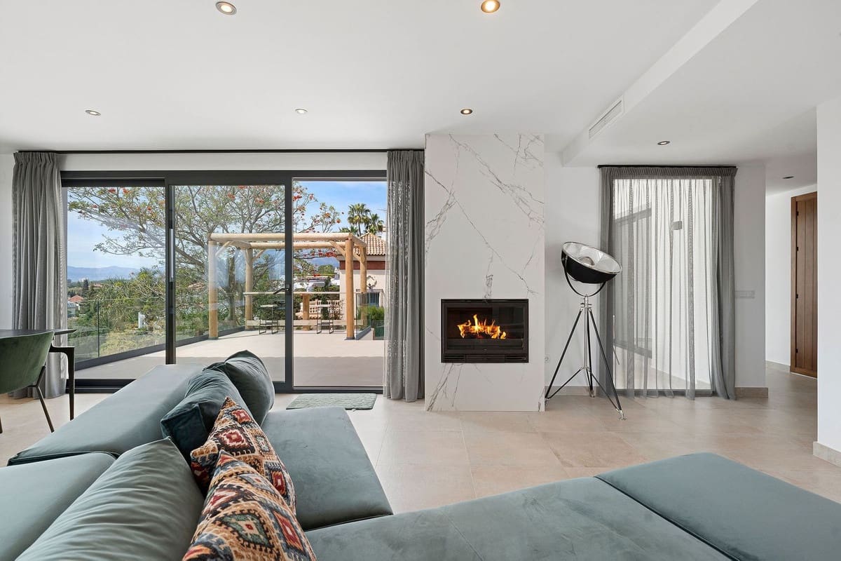 4 soveværelse Villa til salg i Marbella med swimmingpool garage - € 2.195.000 (Ref: 9302012)