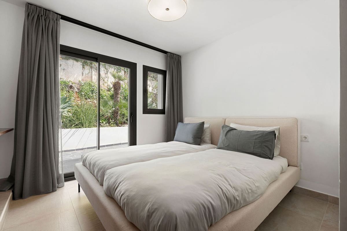 4 soveværelse Villa til salg i Marbella med swimmingpool garage - € 2.195.000 (Ref: 9302012)