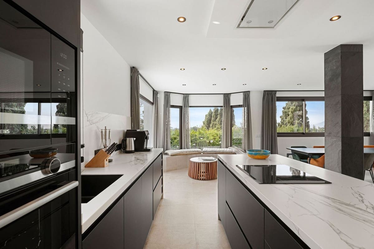 4 sovrum Villa till salu i Marbella med pool garage - 2 195 000 € (Ref: 9302012)
