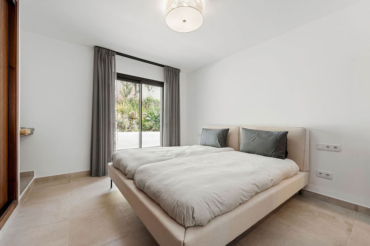 4 sovrum Villa till salu i Marbella med pool garage - 2 195 000 € (Ref: 9302012)