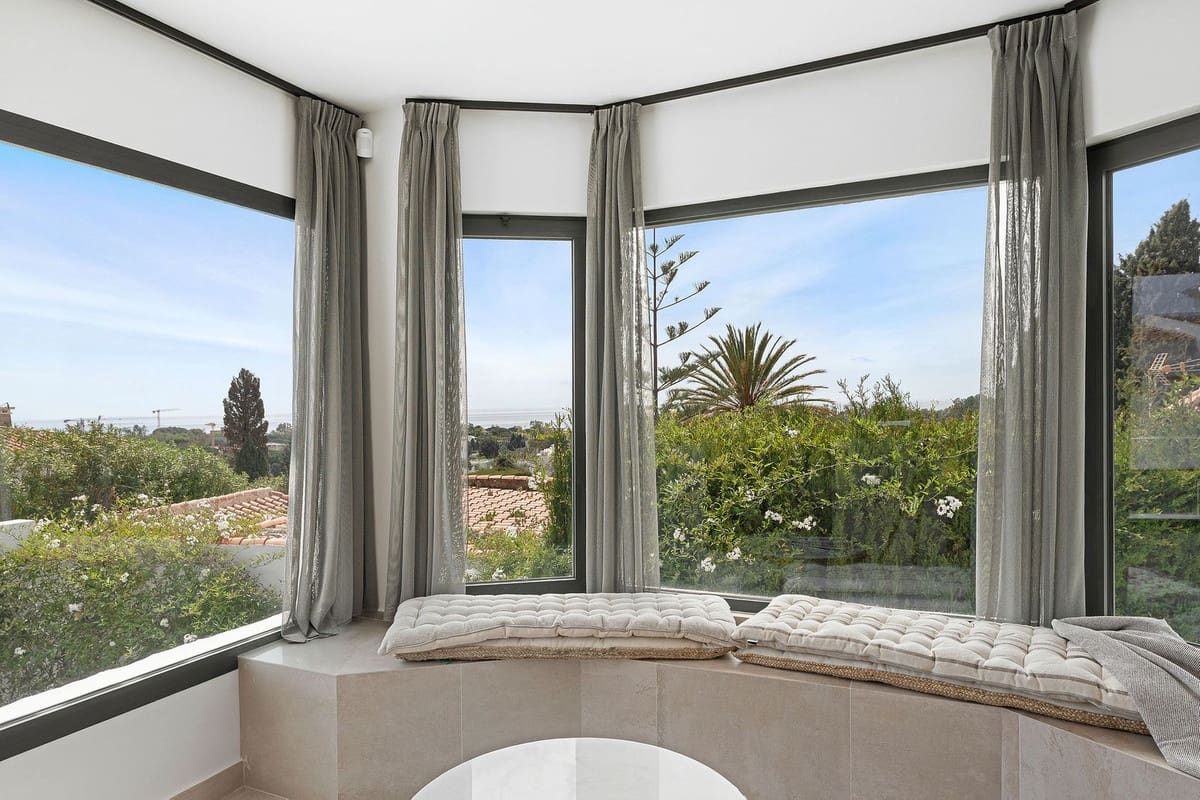 4 sovrum Villa till salu i Marbella med pool garage - 2 195 000 € (Ref: 9302012)