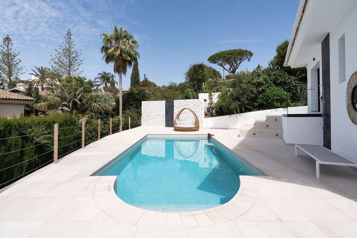 4 sovrum Villa till salu i Marbella med pool garage - 2 195 000 € (Ref: 9302012)