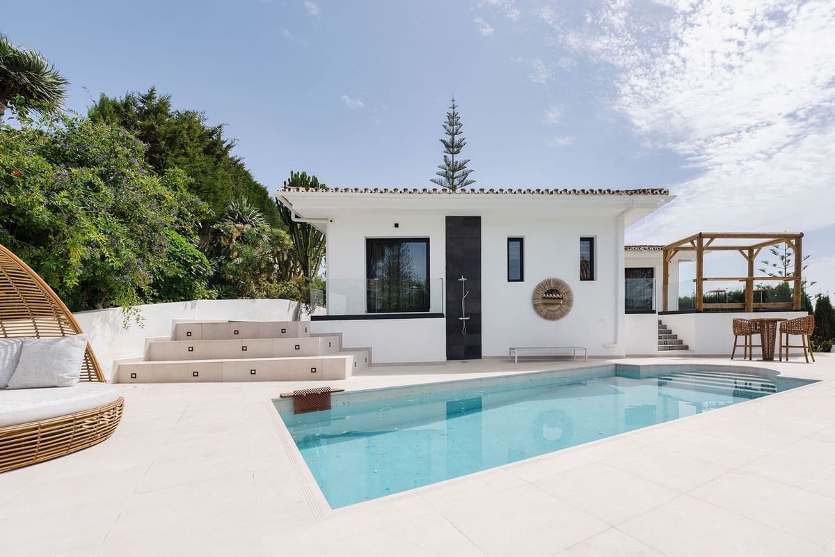 4 sovrum Villa till salu i Marbella med pool garage - 2 195 000 € (Ref: 9302012)