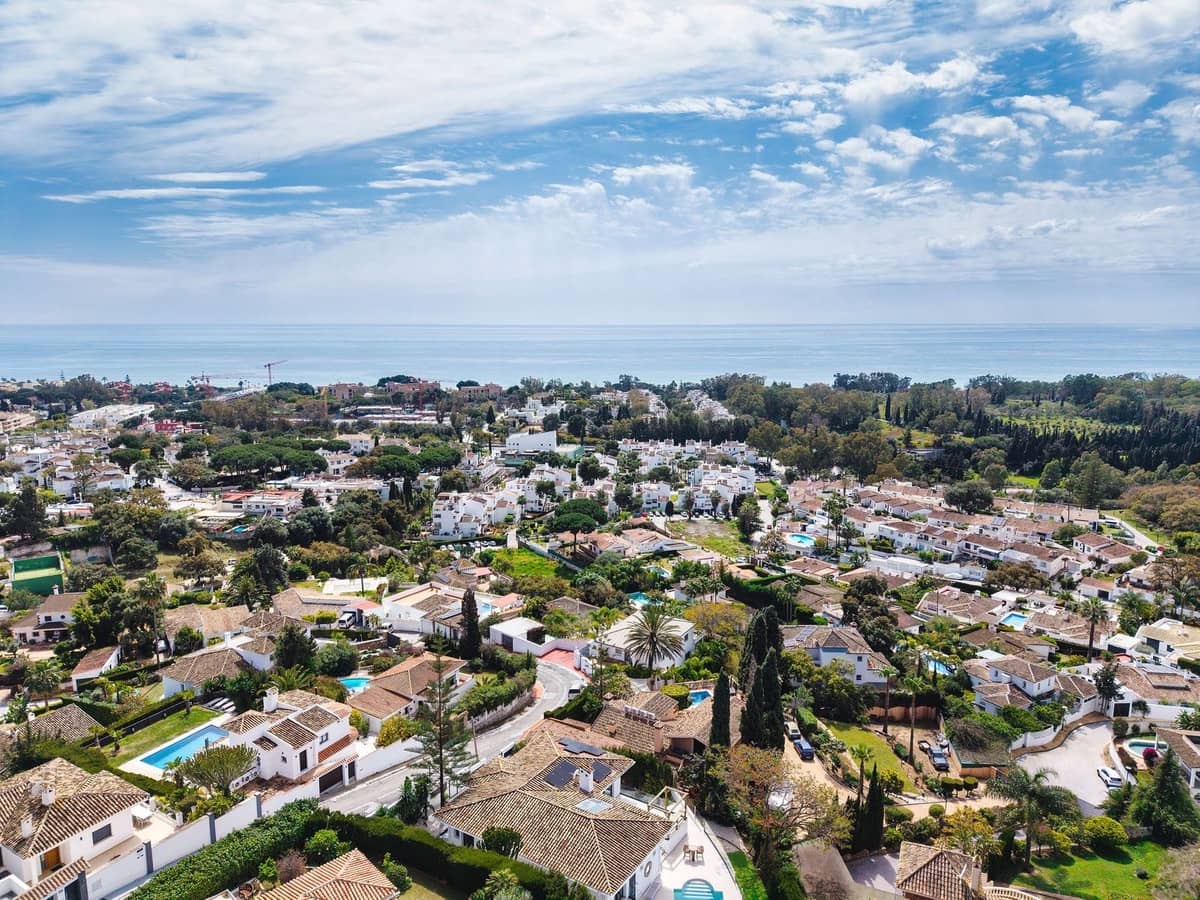 4 sovrum Villa till salu i Marbella med pool garage - 2 195 000 € (Ref: 9302012)