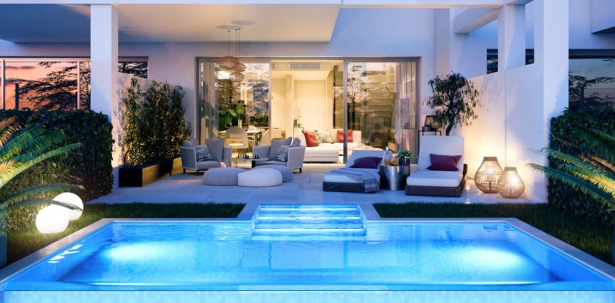 3 soverom Hus til salgs i La Duquesa / Puerto de la Duquesa med svømmebasseng garasje - € 638 000 (Ref: 9305337)