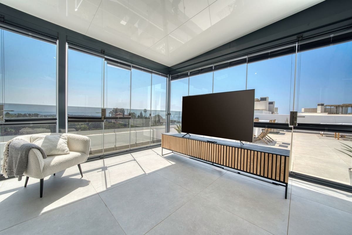 2 soveværelse Lejlighed til salg i Estepona med swimmingpool garage - € 845.000 (Ref: 9309084)