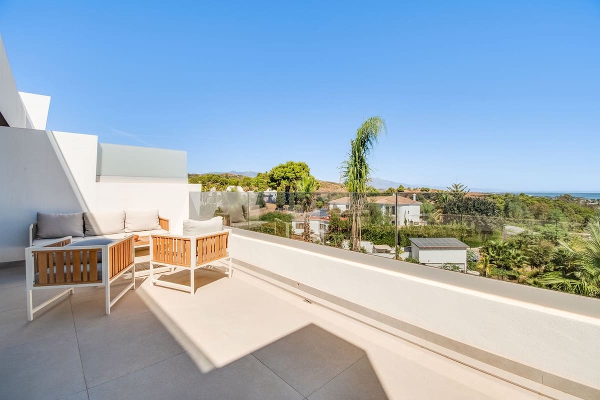 2 soveværelse Lejlighed til salg i Estepona med swimmingpool garage - € 845.000 (Ref: 9309084)