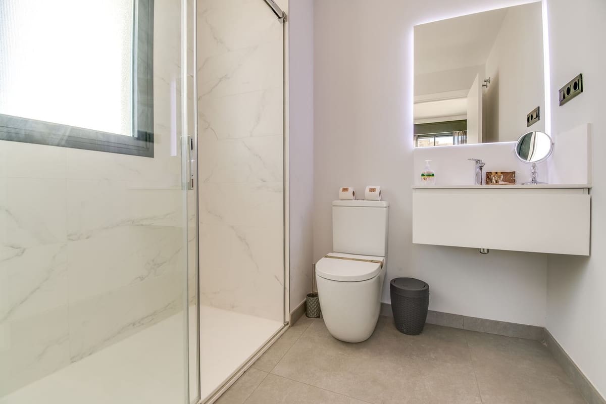 2 soveværelse Lejlighed til salg i Estepona med swimmingpool garage - € 845.000 (Ref: 9309084)