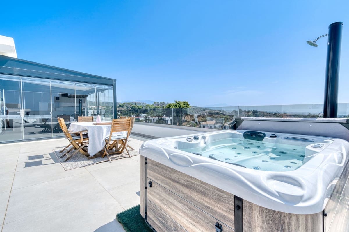 2 soveværelse Lejlighed til salg i Estepona med swimmingpool garage - € 845.000 (Ref: 9309084)