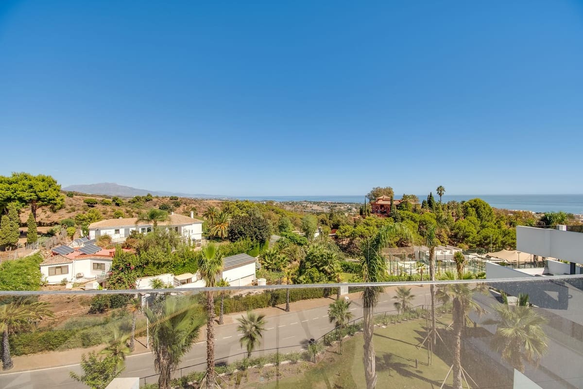 2 soveværelse Lejlighed til salg i Estepona med swimmingpool garage - € 845.000 (Ref: 9309084)