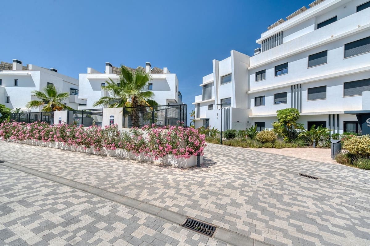 2 soveværelse Lejlighed til salg i Estepona med swimmingpool garage - € 845.000 (Ref: 9309084)