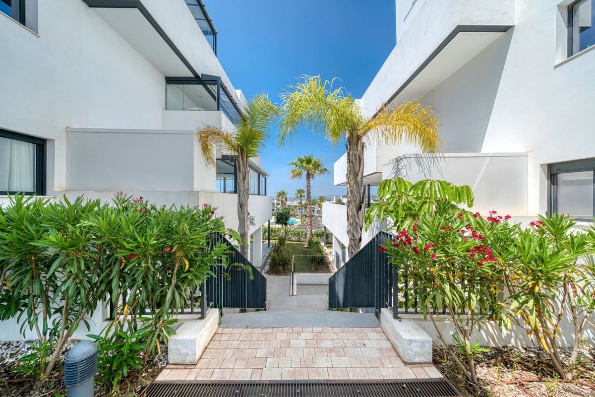 2 soveværelse Lejlighed til salg i Estepona med swimmingpool garage - € 845.000 (Ref: 9309084)