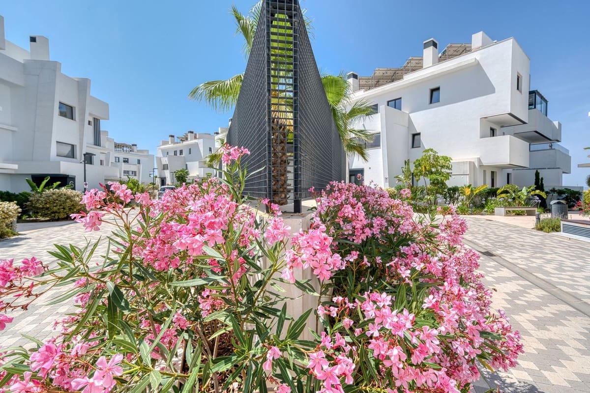 2 soveværelse Lejlighed til salg i Estepona med swimmingpool garage - € 845.000 (Ref: 9309084)