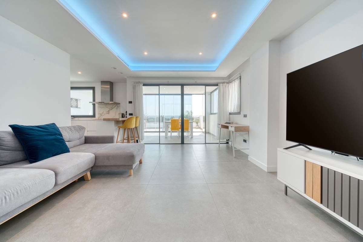 Apartamento de 2 habitaciones en Estepona en alquiler con piscina garaje - 3.500 € (Ref: 9309085)