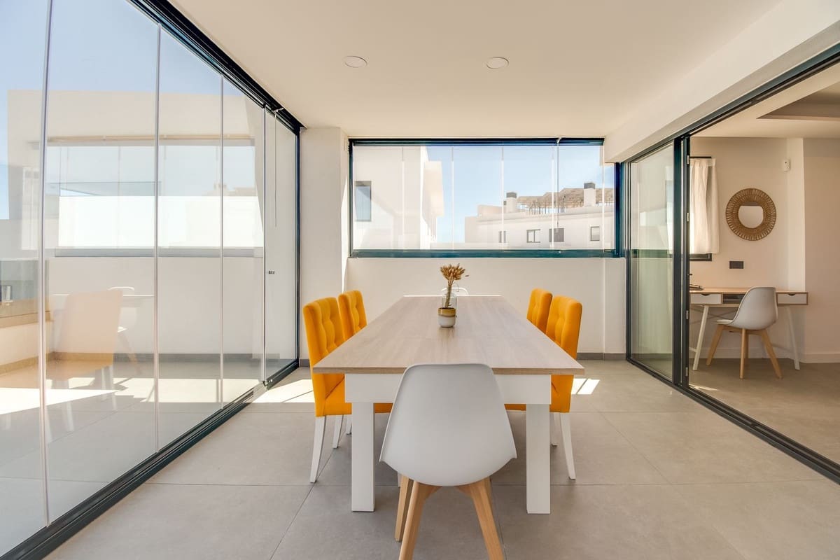 Apartamento de 2 habitaciones en Estepona en alquiler con piscina garaje - 3.500 € (Ref: 9309085)