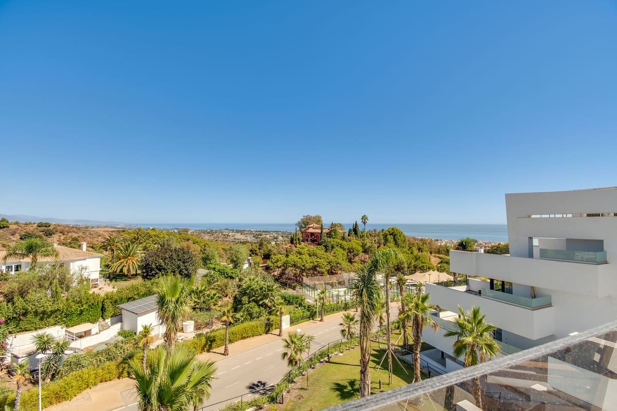 Apartamento de 2 habitaciones en Estepona en alquiler con piscina garaje - 3.500 € (Ref: 9309085)