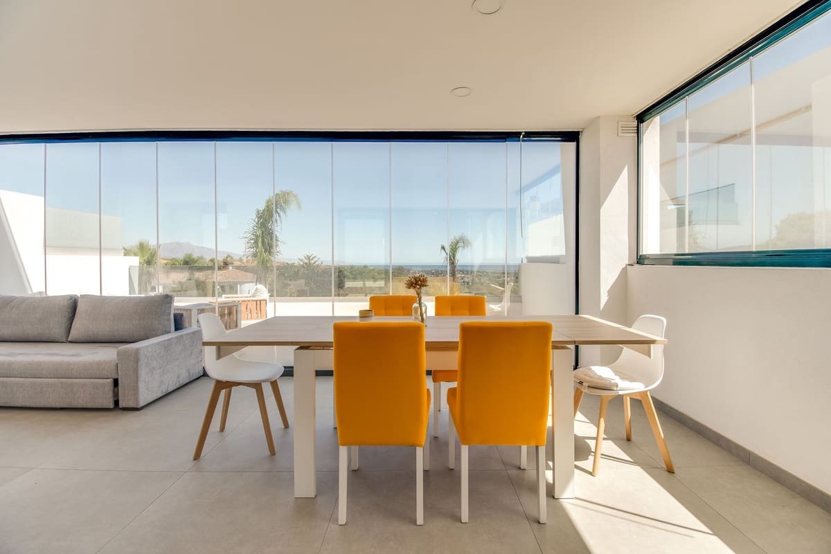 Apartamento de 2 habitaciones en Estepona en alquiler con piscina garaje - 3.500 € (Ref: 9309085)