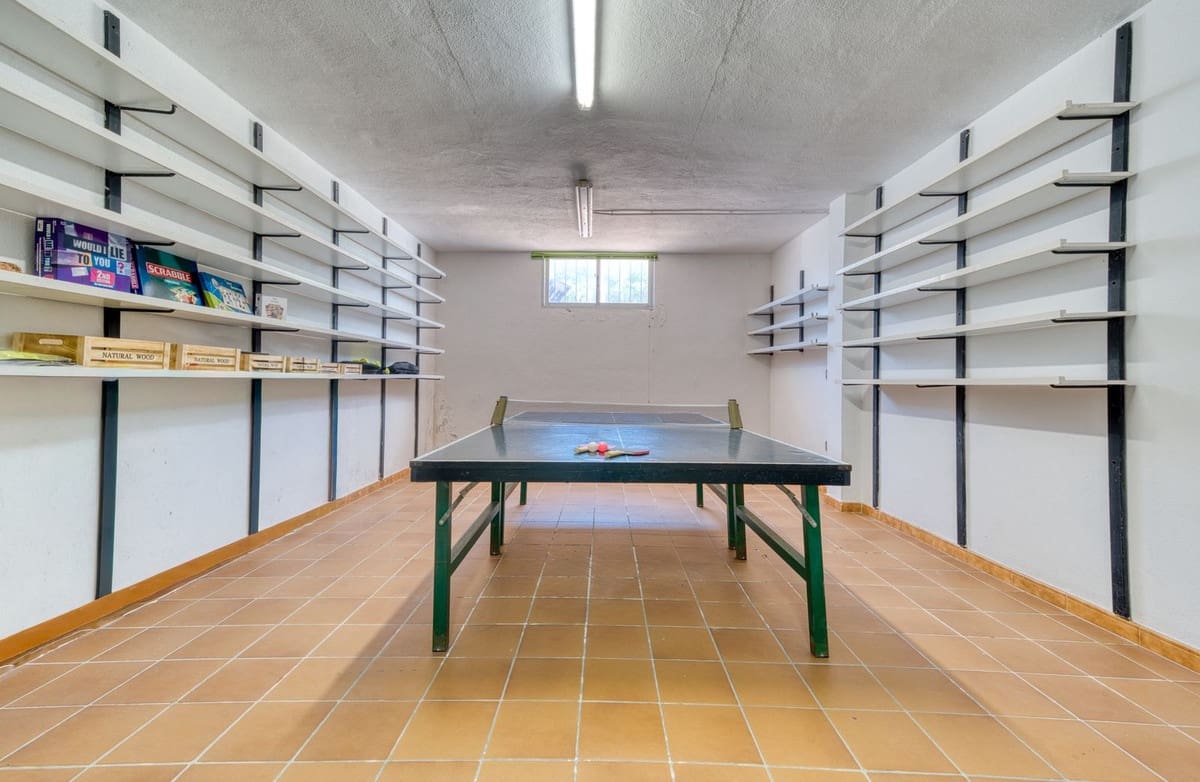 5 slaapkamer Villa te koop in Estepona met zwembad garage - € 1.950.000 (Ref: 9311608)