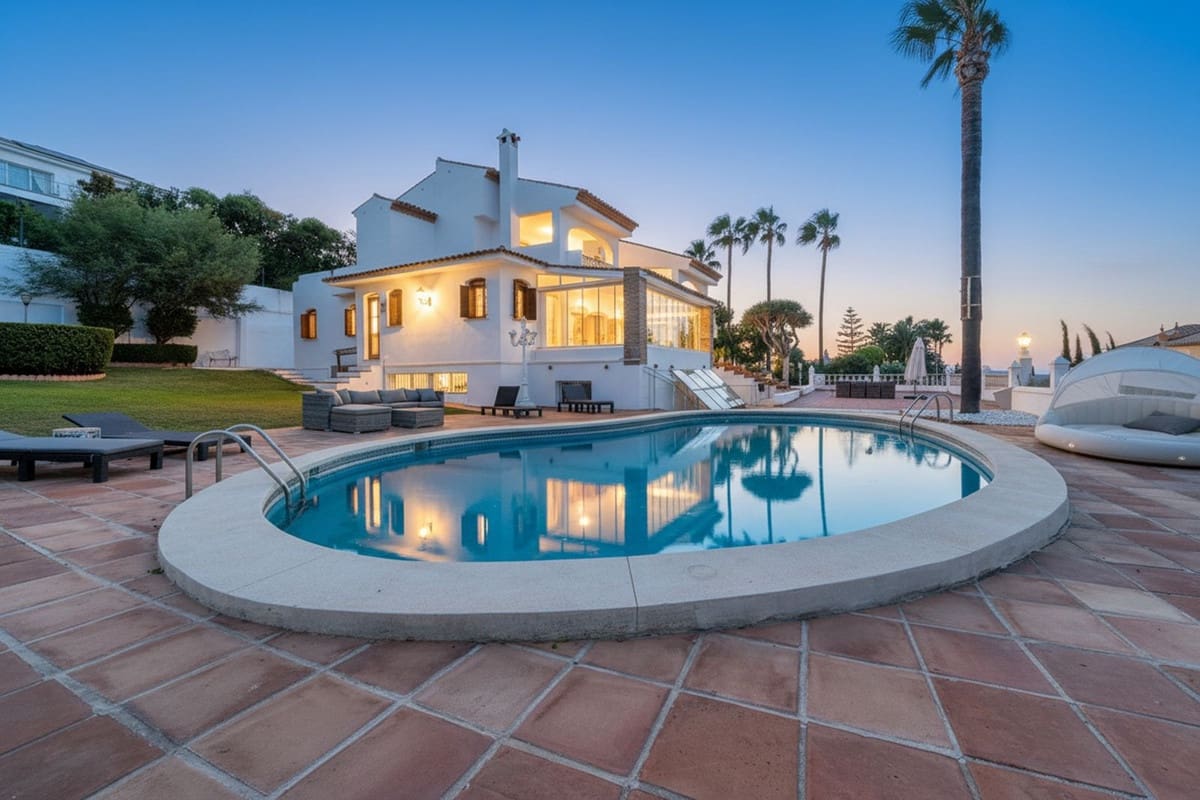 5 slaapkamer Villa te koop in Estepona met zwembad garage - € 1.950.000 (Ref: 9311608)