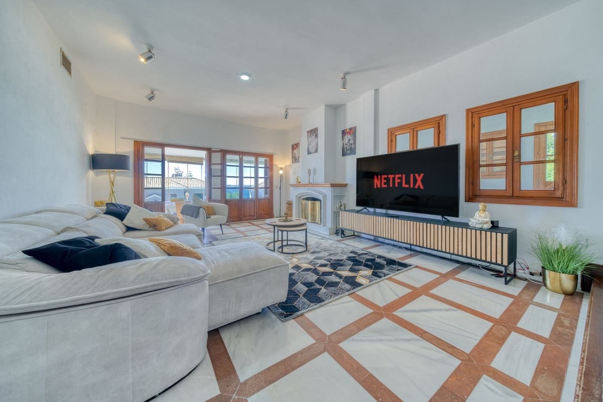 5 slaapkamer Villa te koop in Estepona met zwembad garage - € 1.950.000 (Ref: 9311608)