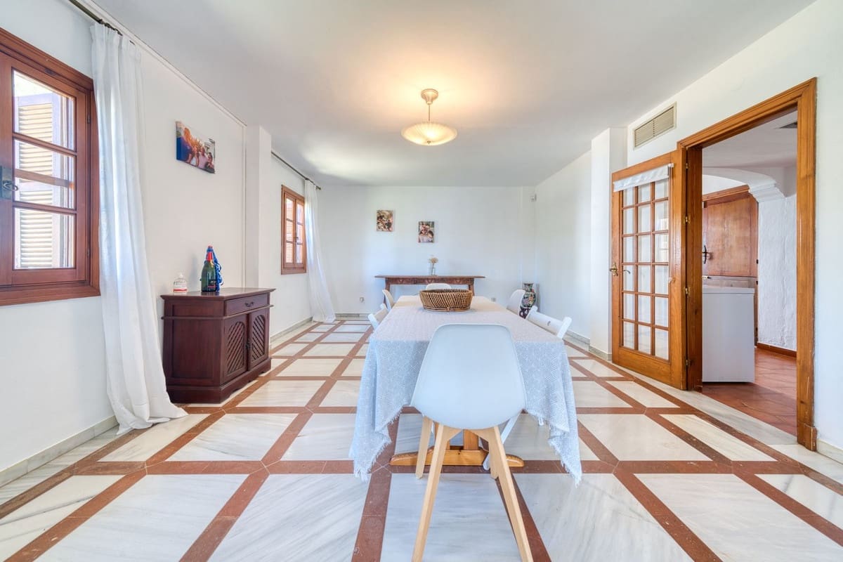 5 slaapkamer Villa te koop in Estepona met zwembad garage - € 1.950.000 (Ref: 9311608)