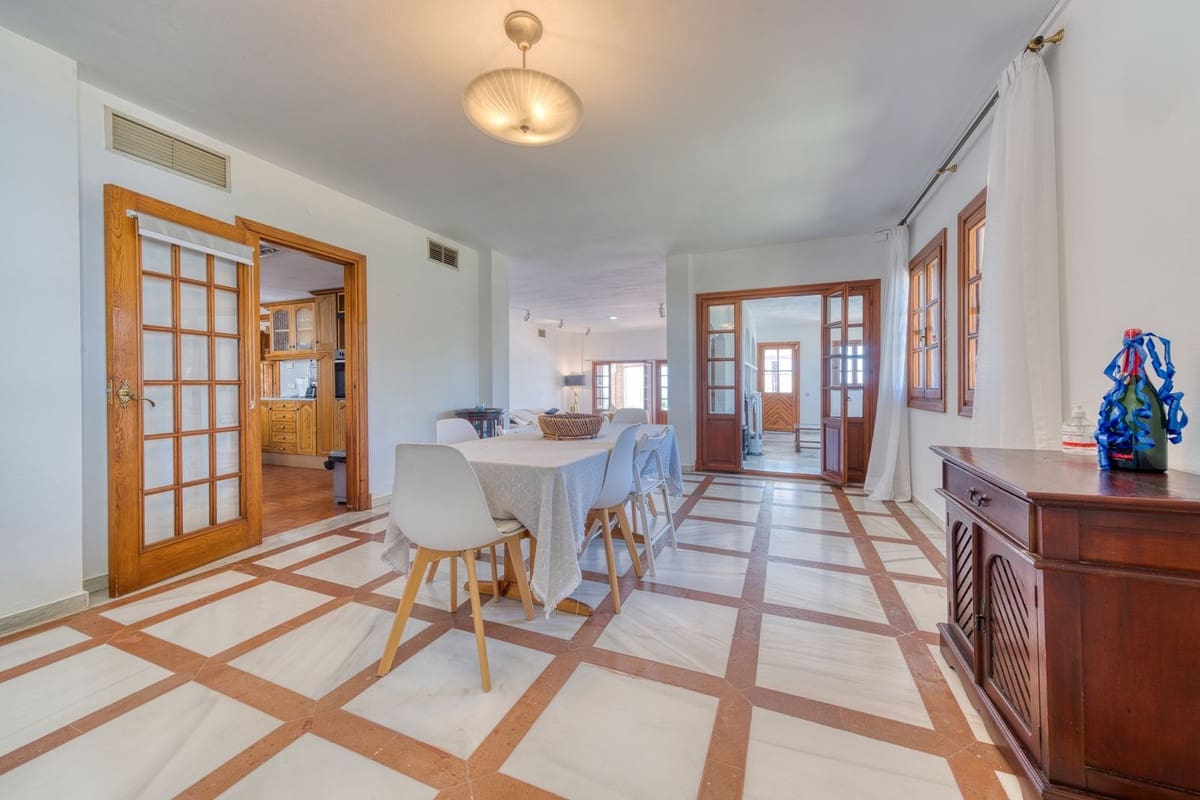 5 slaapkamer Villa te koop in Estepona met zwembad garage - € 1.950.000 (Ref: 9311608)