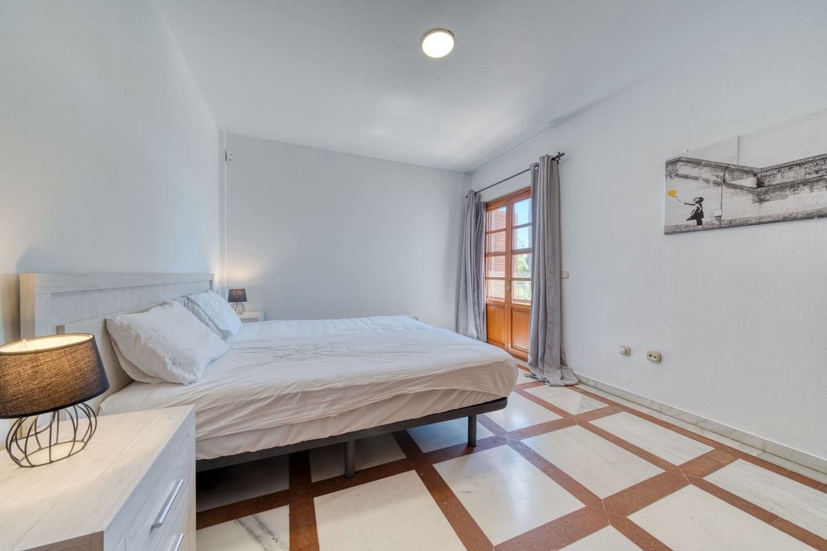 5 slaapkamer Villa te koop in Estepona met zwembad garage - € 1.950.000 (Ref: 9311608)