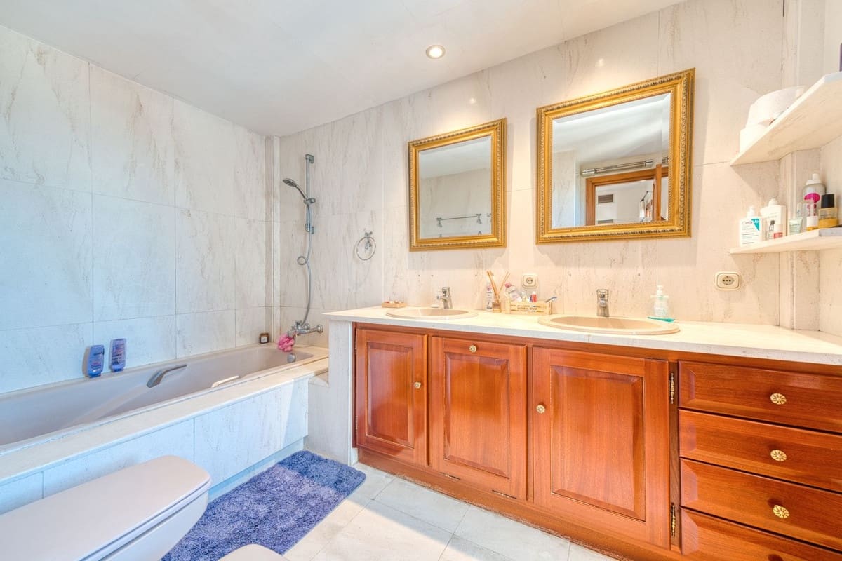 5 slaapkamer Villa te koop in Estepona met zwembad garage - € 1.950.000 (Ref: 9311608)