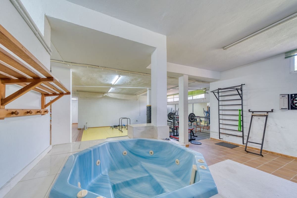 5 slaapkamer Villa te koop in Estepona met zwembad garage - € 1.950.000 (Ref: 9311608)