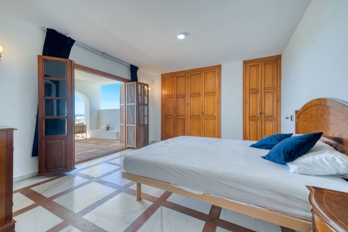 5 slaapkamer Villa te koop in Estepona met zwembad garage - € 1.950.000 (Ref: 9311608)