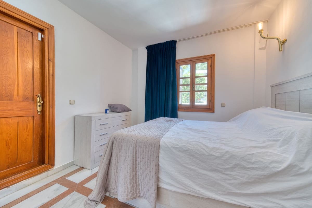 5 slaapkamer Villa te koop in Estepona met zwembad garage - € 1.950.000 (Ref: 9311608)