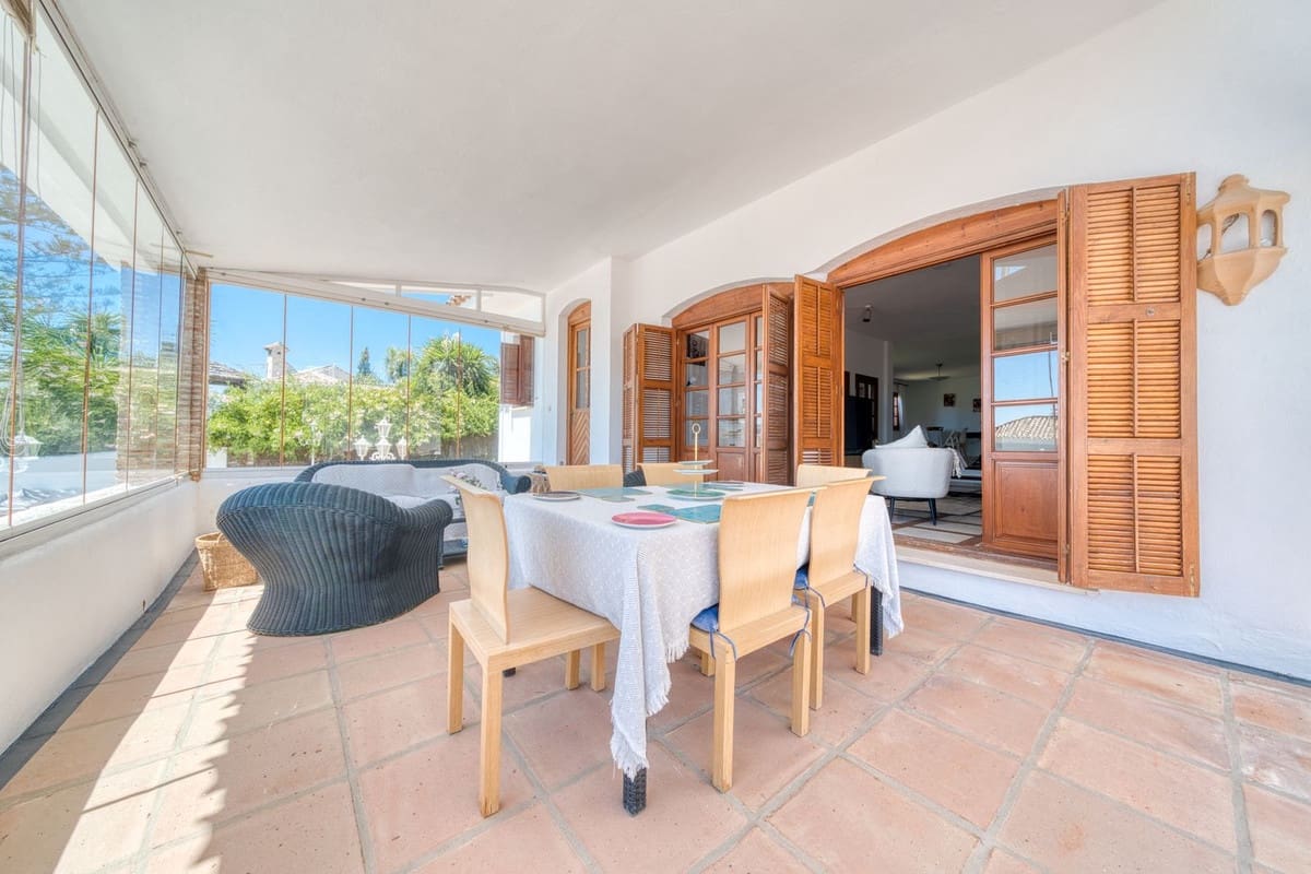 5 slaapkamer Villa te koop in Estepona met zwembad garage - € 1.950.000 (Ref: 9311608)