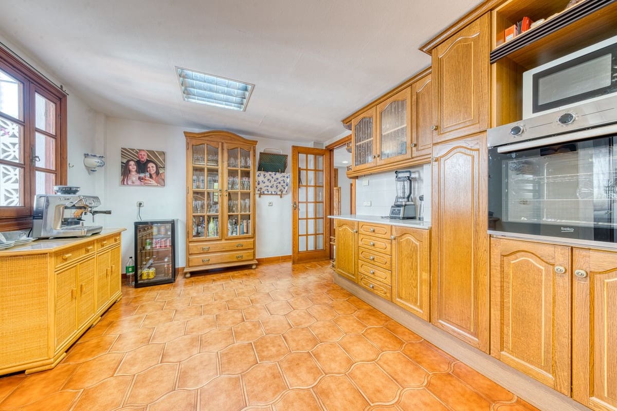 5 slaapkamer Villa te koop in Estepona met zwembad garage - € 1.950.000 (Ref: 9311608)