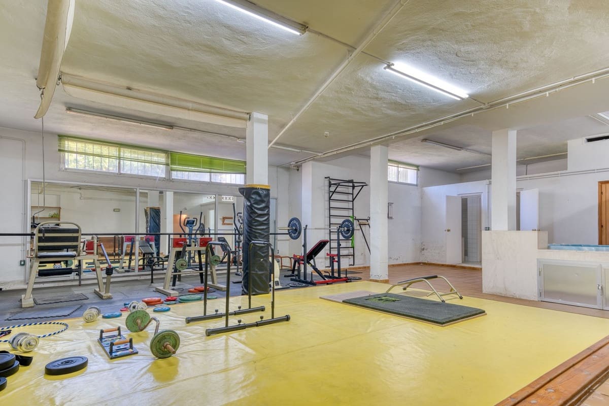 5 slaapkamer Villa te koop in Estepona met zwembad garage - € 1.950.000 (Ref: 9311608)