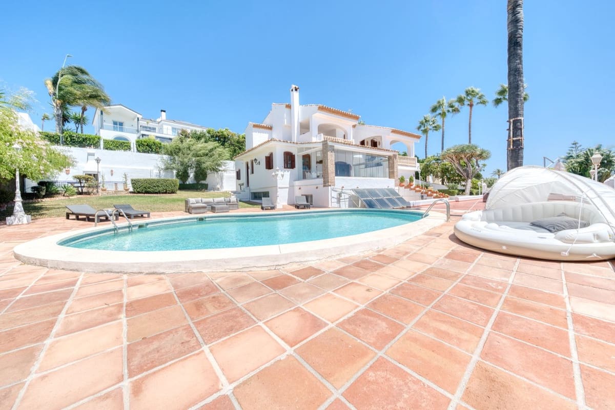 5 slaapkamer Villa te koop in Estepona met zwembad garage - € 1.950.000 (Ref: 9311608)