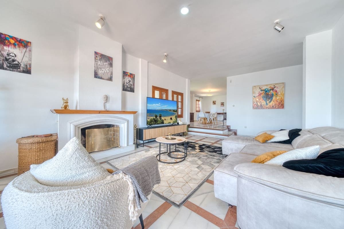 5 slaapkamer Villa te koop in Estepona met zwembad garage - € 1.950.000 (Ref: 9311608)