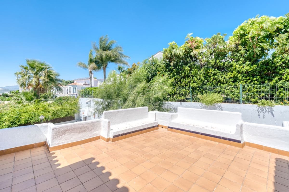 5 slaapkamer Villa te koop in Estepona met zwembad garage - € 1.950.000 (Ref: 9311608)